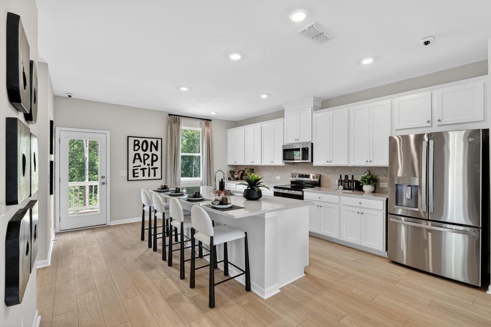 4 bedroom, 4 bathroom, 2,359 sq ft townhouse for sale at 743 Meadow Ridge Lane, Cumming, GA 30040 — photo 2