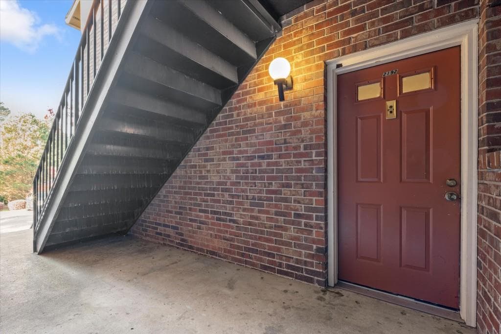 2 bedroom, 2 bathroom, 1,292 sq ft condominium for sale at 2192 Palmyra Drive, Marietta, GA 30062 — photo 2