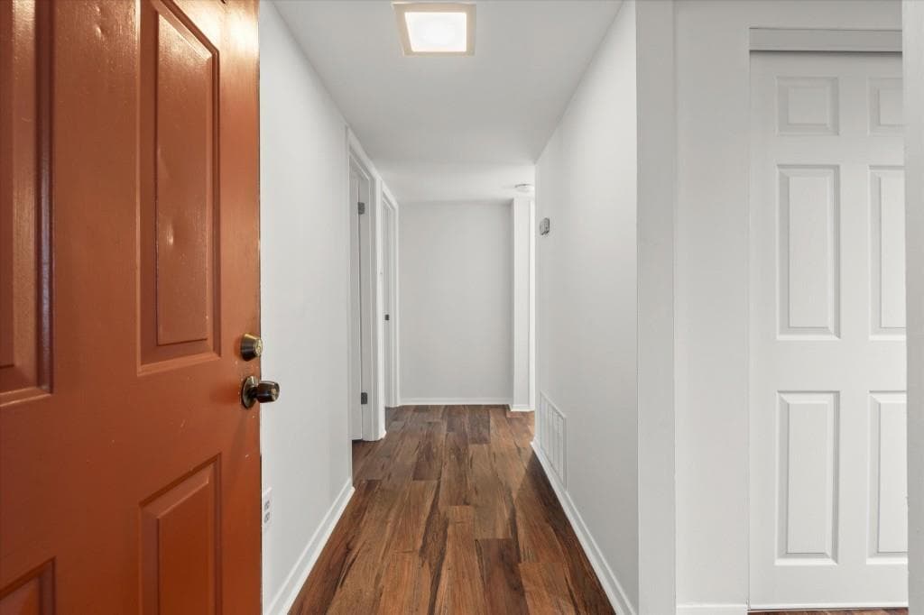 2 bedroom, 2 bathroom, 1,292 sq ft condominium for sale at 2192 Palmyra Drive, Marietta, GA 30062 — photo 3