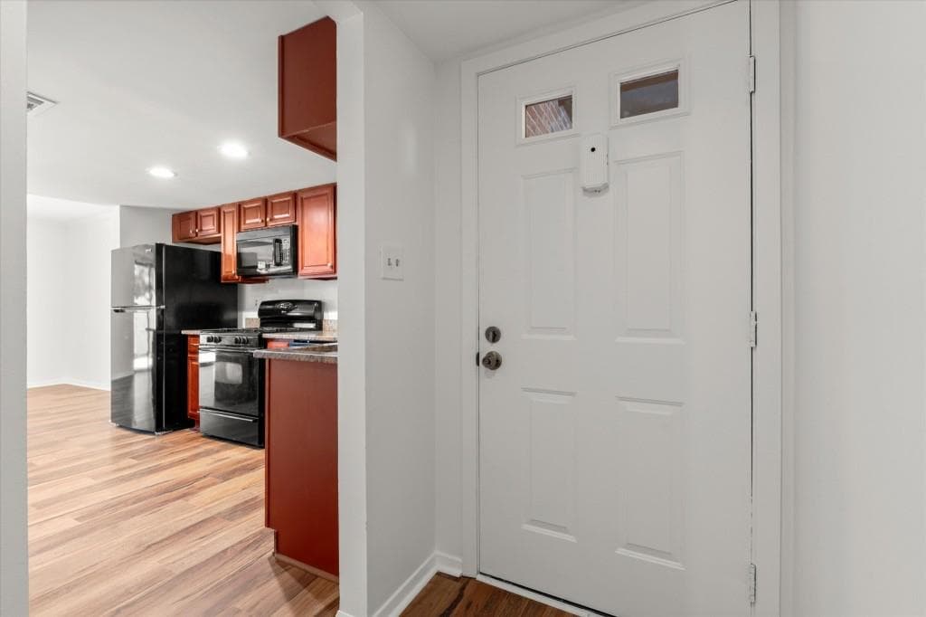 2 bedroom, 2 bathroom, 1,292 sq ft condominium for sale at 2192 Palmyra Drive, Marietta, GA 30062 — photo 4