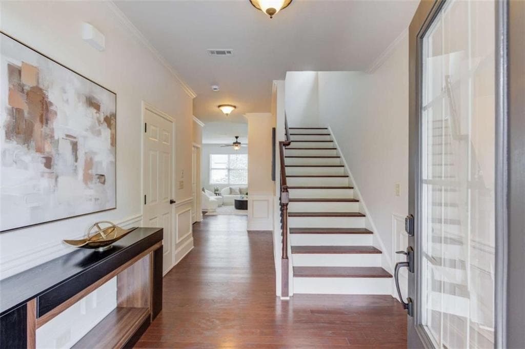3 bedroom, 3 bathroom, 2,146 sq ft single family residence for sale at 6907 Trailing Ivy Way, Flowery Branch, GA 30542 — photo 4