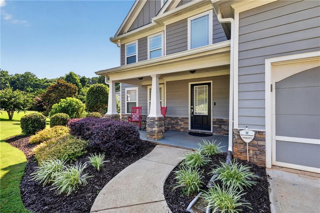 4 bedroom, 3 bathroom, 2,612 sq ft single family residence under contract at 5417 Woodstream Court, Gainesville, GA 30507 — photo 8