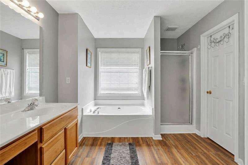 3 bedroom, 3 bathroom, 2,514 sq ft single family residence for sale at 1208 Everwood Drive, Marietta, GA 30008 — photo 8