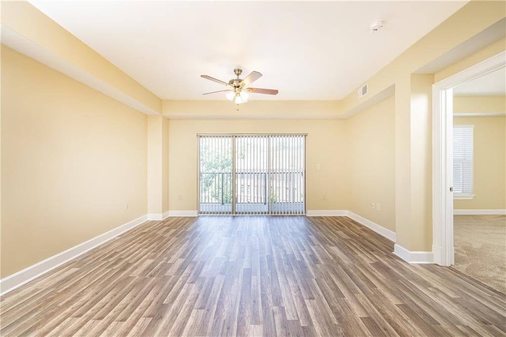 1 bedroom, 1 bathroom, 950 sq ft condominium for sale at 200 River Vista Drive 506, Atlanta, GA 30339 — photo 8