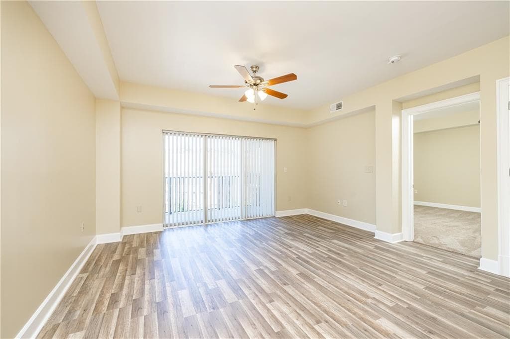 1 bedroom, 1 bathroom, 950 sq ft condominium for sale at 200 River Vista Drive 506, Atlanta, GA 30339 — photo 9