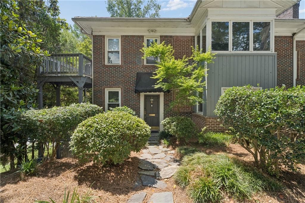 1 bedroom, 2 bathroom, 1,200 sq ft triplex for rent at 11 Polo Drive, Atlanta, GA 30309 for $2,300 a month — photo 1 of 28