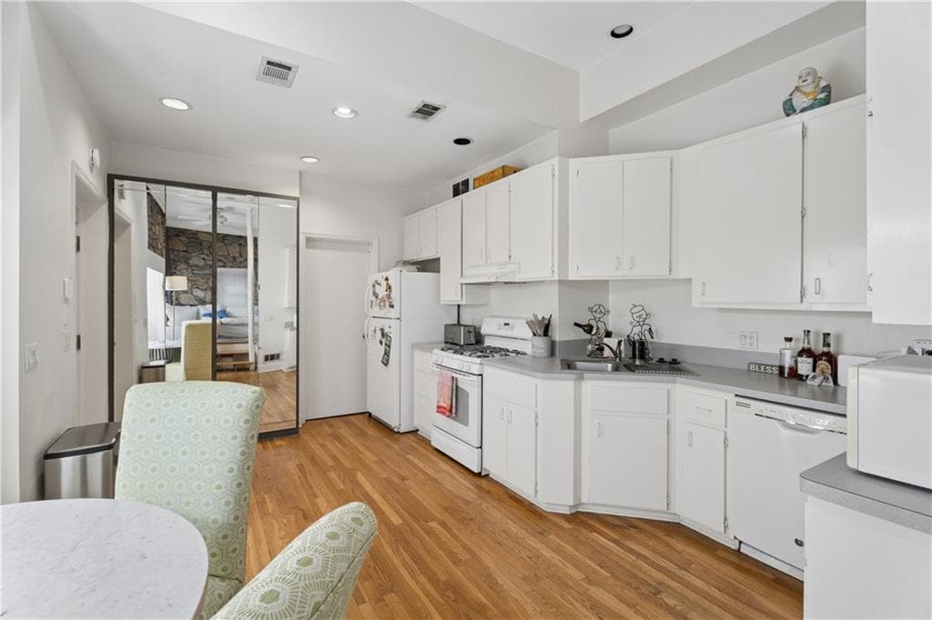 1 bedroom, 2 bathroom, 1,200 sq ft triplex for rent at 11 Polo Drive, Atlanta, GA 30309 for $2,300 a month — photo 4