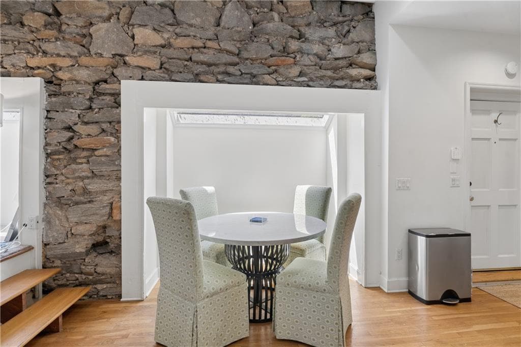 1 bedroom, 2 bathroom, 1,200 sq ft triplex for rent at 11 Polo Drive, Atlanta, GA 30309 for $2,300 a month — photo 5
