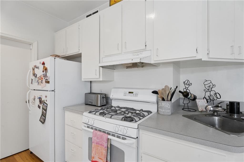 1 bedroom, 2 bathroom, 1,200 sq ft triplex for rent at 11 Polo Drive, Atlanta, GA 30309 for $2,300 a month — photo 8