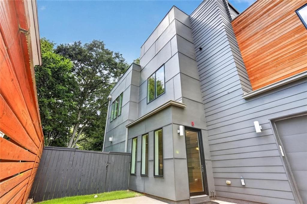 3 bedroom, 3 bathroom, 2,454 sq ft townhouse under contract at 244 Locust Street B, Atlanta, GA 30317 — photo 9