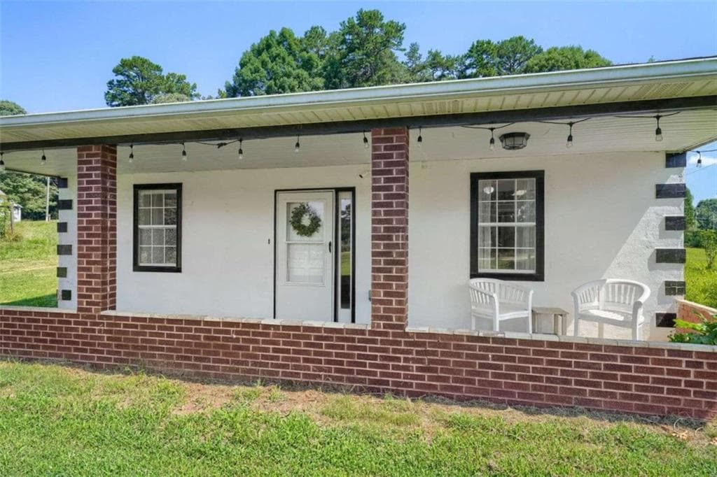 2 bedroom, 1 bathroom, 768 sq ft single family residence under contract at 5765 Crow Drive, Cumming, GA 30041 — photo 4