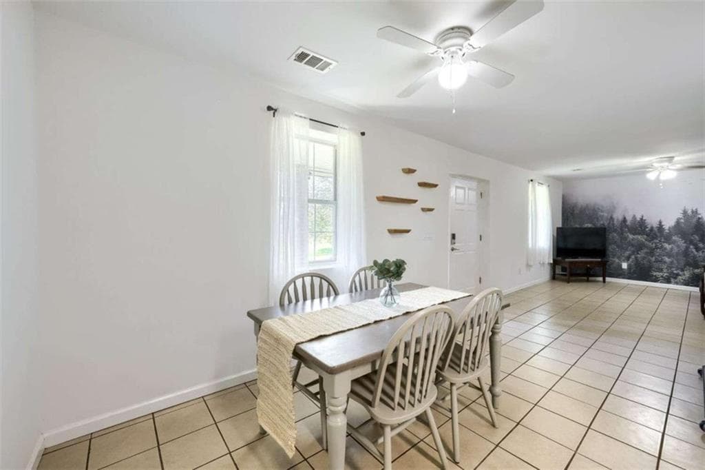 2 bedroom, 1 bathroom, 768 sq ft single family residence under contract at 5765 Crow Drive, Cumming, GA 30041 — photo 5