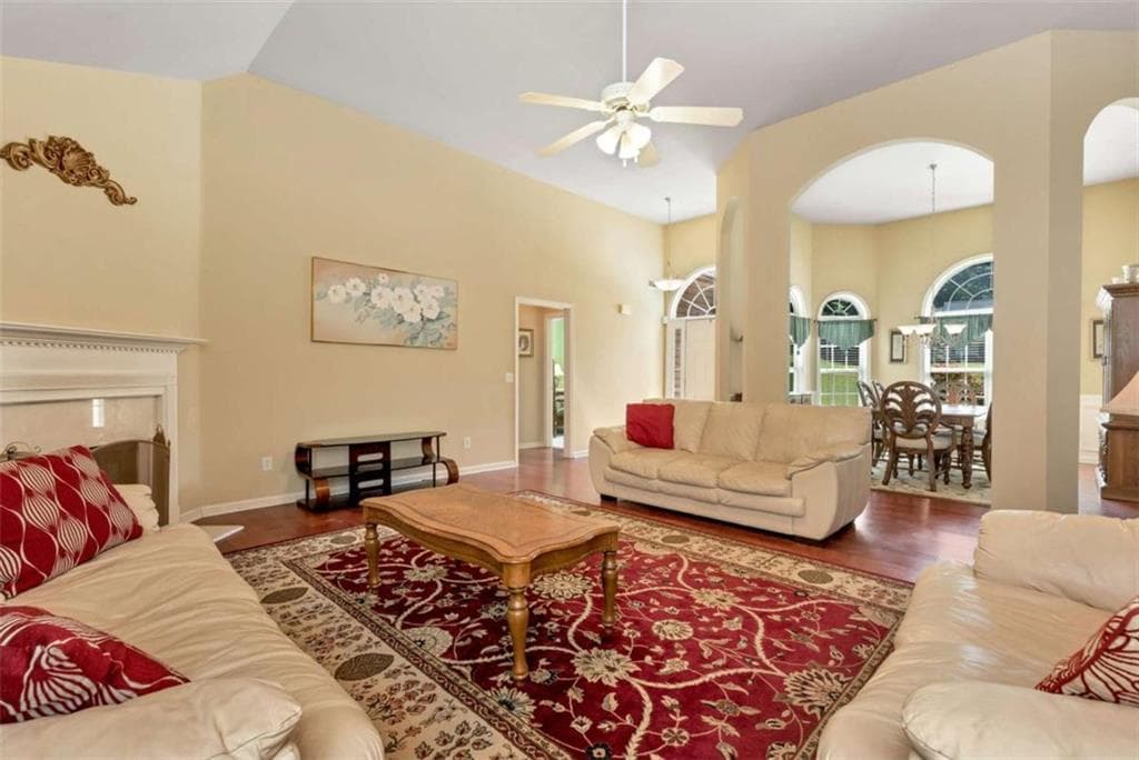 3 bedroom, 2 bathroom, 2,372 sq ft single family residence under contract at 222 Jefferson Walk Circle, Jefferson, GA 30549 — photo 4
