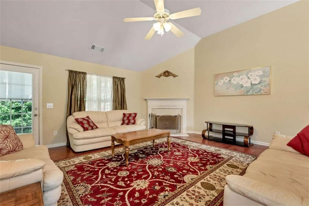 3 bedroom, 2 bathroom, 2,372 sq ft single family residence under contract at 222 Jefferson Walk Circle, Jefferson, GA 30549 — photo 5
