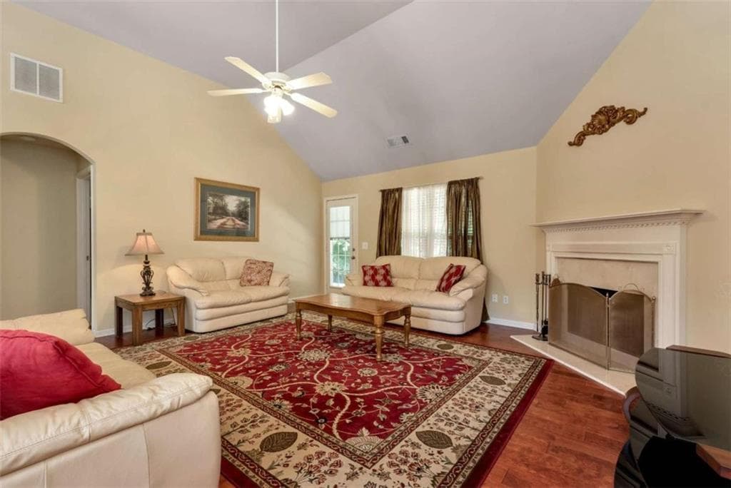 3 bedroom, 2 bathroom, 2,372 sq ft single family residence under contract at 222 Jefferson Walk Circle, Jefferson, GA 30549 — photo 6