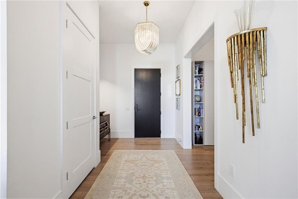 2 bedroom, 3 bathroom, 2,639 sq ft condominium for sale at 2425 Peachtree Road 1704, Atlanta, GA 30305 — photo 2