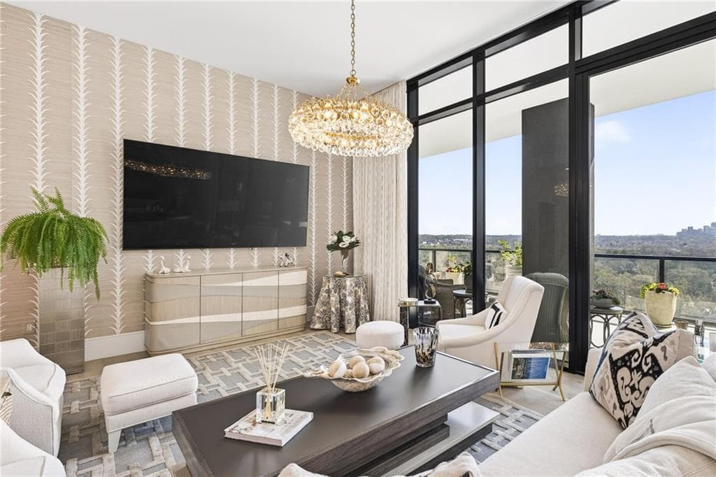 2 bedroom, 3 bathroom, 2,639 sq ft condominium for sale at 2425 Peachtree Road 1704, Atlanta, GA 30305 — photo 4