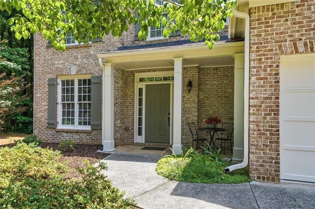 4 bedroom, 3 bathroom, 2,443 sq ft single family residence under contract at 6795 Fox Creek Drive, Cumming, GA 30040 — photo 4