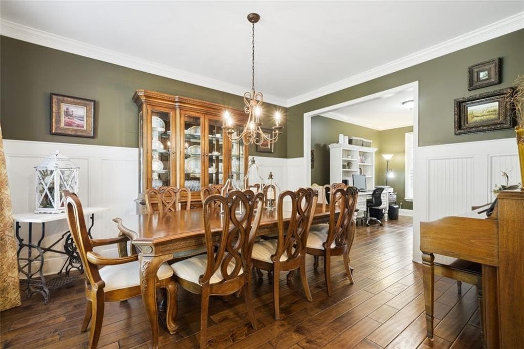 4 bedroom, 3 bathroom, 2,443 sq ft single family residence under contract at 6795 Fox Creek Drive, Cumming, GA 30040 — photo 7