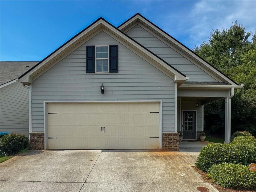 3 bedroom, 3 bathroom, 1,985 sq ft single family residence for sale at 10 Castlemoor Loop, Adairsville, GA 30103