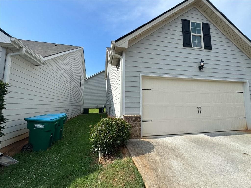 3 bedroom, 3 bathroom, 1,985 sq ft single family residence for sale at 10 Castlemoor Loop, Adairsville, GA 30103 — photo 3