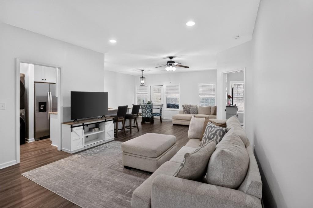 3 bedroom, 2 bathroom, 1,352 sq ft townhouse for sale at 198 Towne Villas Drive, Jasper, GA 30143 — photo 2