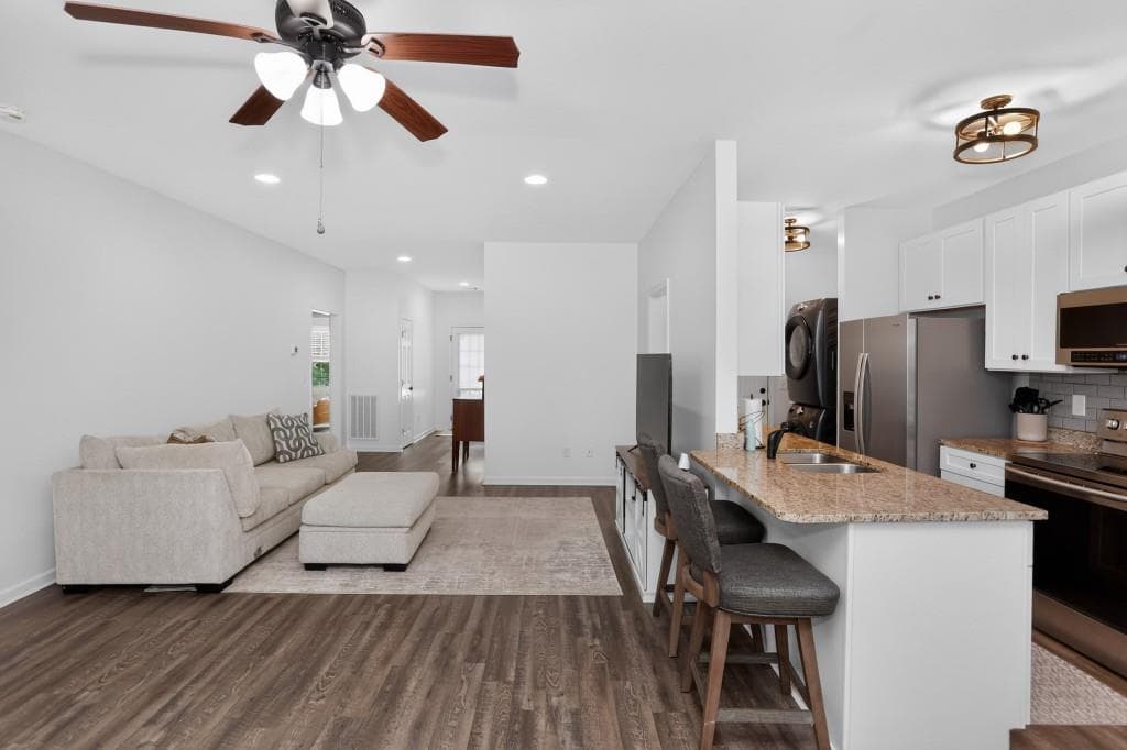 3 bedroom, 2 bathroom, 1,352 sq ft townhouse for sale at 198 Towne Villas Drive, Jasper, GA 30143 — photo 4