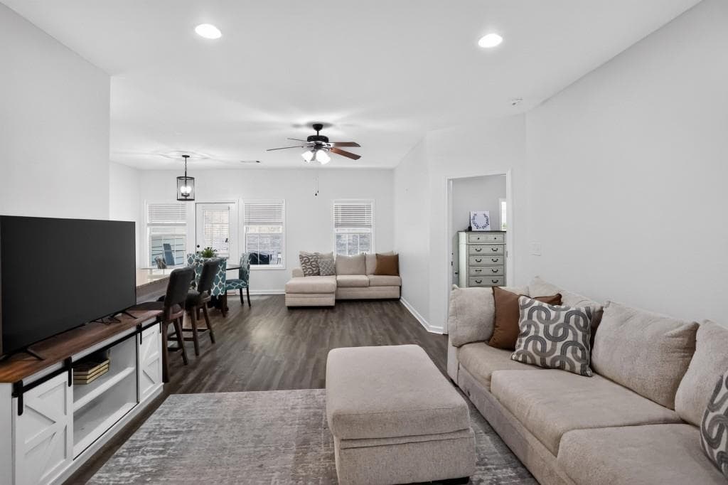 3 bedroom, 2 bathroom, 1,352 sq ft townhouse for sale at 198 Towne Villas Drive, Jasper, GA 30143 — photo 5