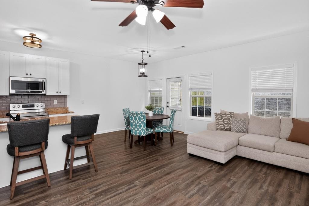 3 bedroom, 2 bathroom, 1,352 sq ft townhouse for sale at 198 Towne Villas Drive, Jasper, GA 30143 — photo 6