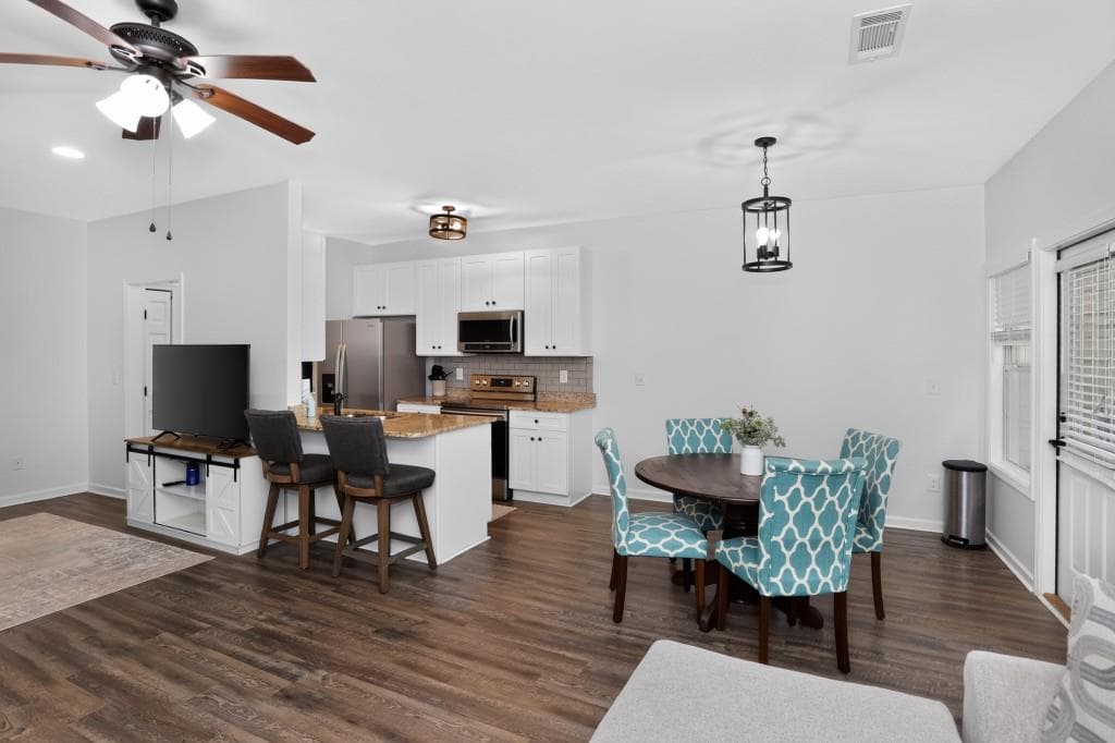 3 bedroom, 2 bathroom, 1,352 sq ft townhouse for sale at 198 Towne Villas Drive, Jasper, GA 30143 — photo 7