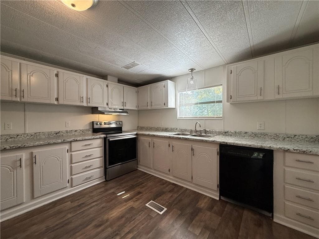 3 bedroom, 2 bathroom, 1,782 sq ft single family residence under contract at 143 Whitley Drive, Warner Robins, GA 31093 — photo 10