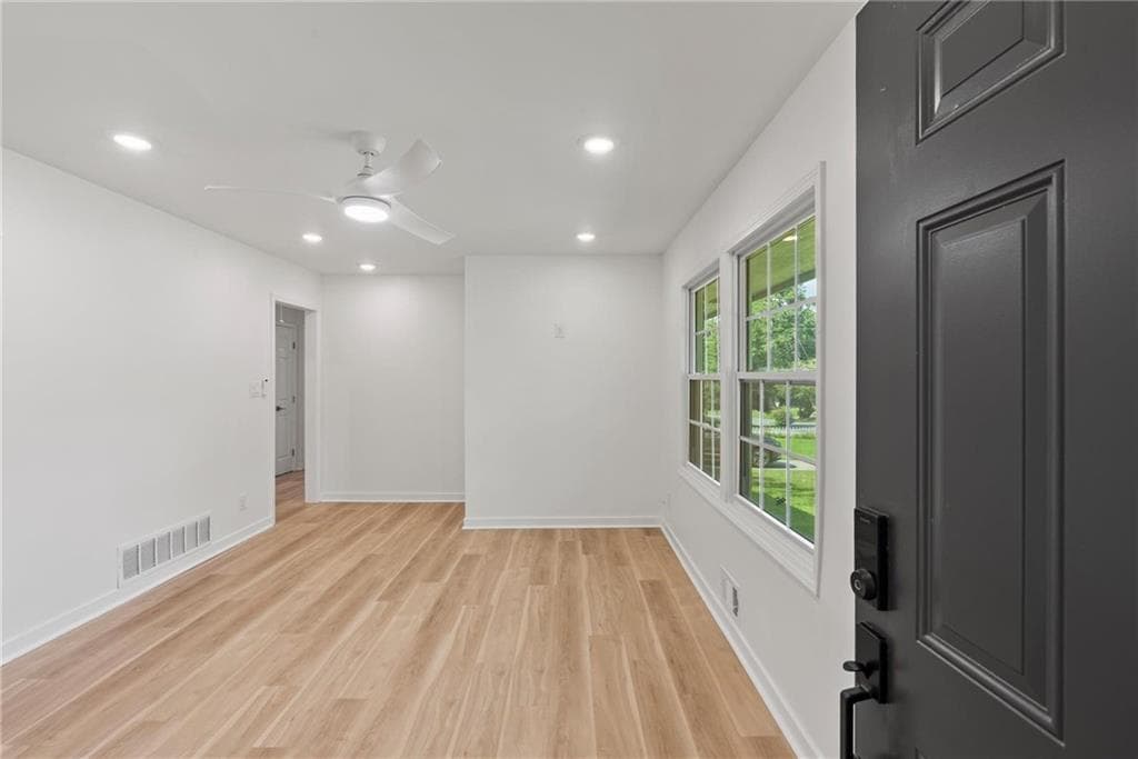 3 bedroom, 2 bathroom, 1,080 sq ft single family residence under contract at 1979 Creekside Court, Decatur, GA 30032 — photo 3