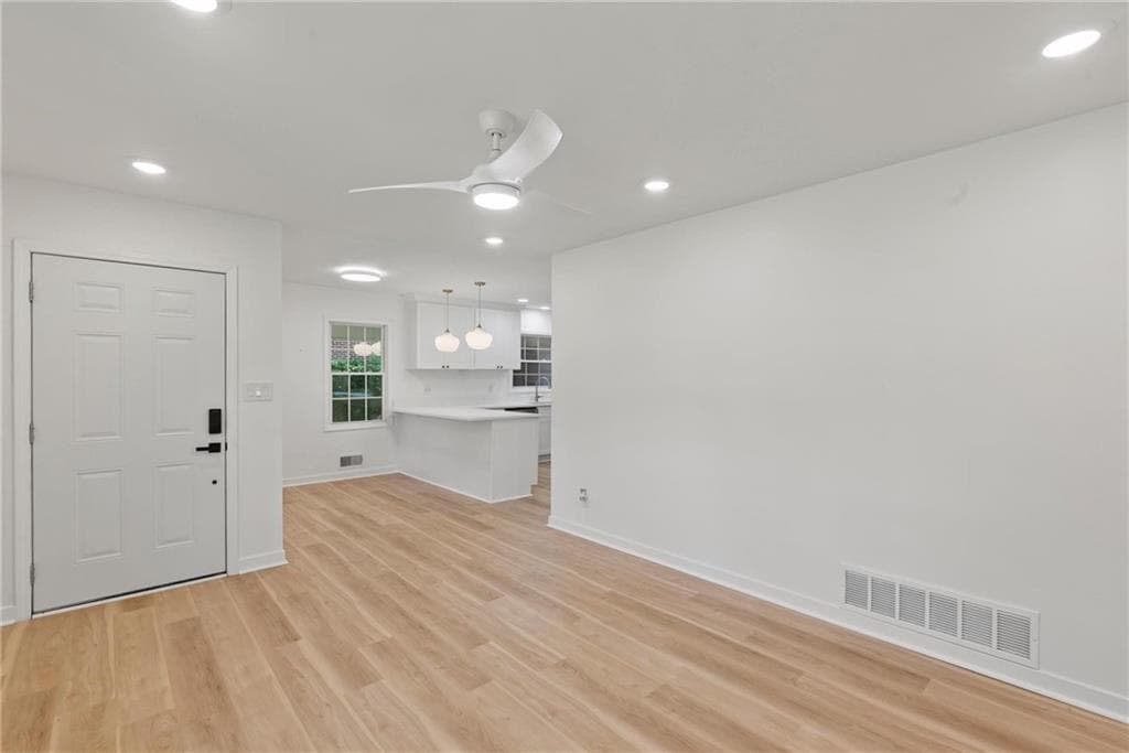 3 bedroom, 2 bathroom, 1,080 sq ft single family residence under contract at 1979 Creekside Court, Decatur, GA 30032 — photo 6