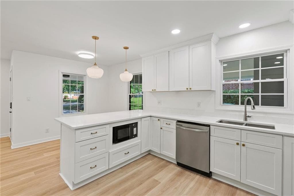 3 bedroom, 2 bathroom, 1,080 sq ft single family residence under contract at 1979 Creekside Court, Decatur, GA 30032 — photo 9