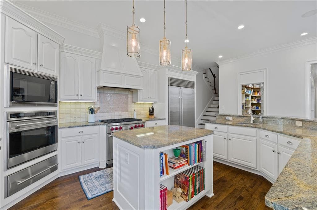5 bedroom, 7 bathroom, 8,377 sq ft single family residence under contract at 517 Gramercy Drive, Marietta, GA 30068 — photo 3