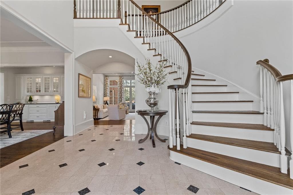 5 bedroom, 7 bathroom, 8,377 sq ft single family residence under contract at 517 Gramercy Drive, Marietta, GA 30068 — photo 10