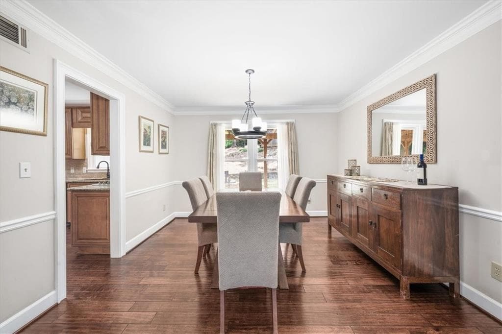 4 bedroom, 3 bathroom, 2,224 sq ft single family residence under contract at 5265 N Hillbrooke Trace, Johns Creek, GA 30005 — photo 8