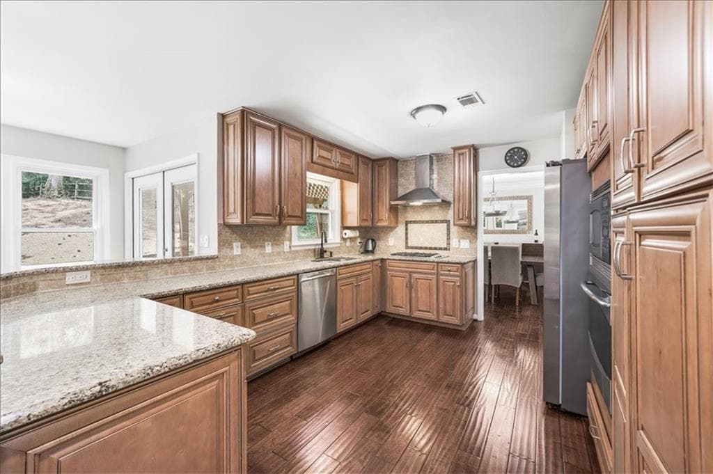 4 bedroom, 3 bathroom, 2,224 sq ft single family residence under contract at 5265 N Hillbrooke Trace, Johns Creek, GA 30005 — photo 9