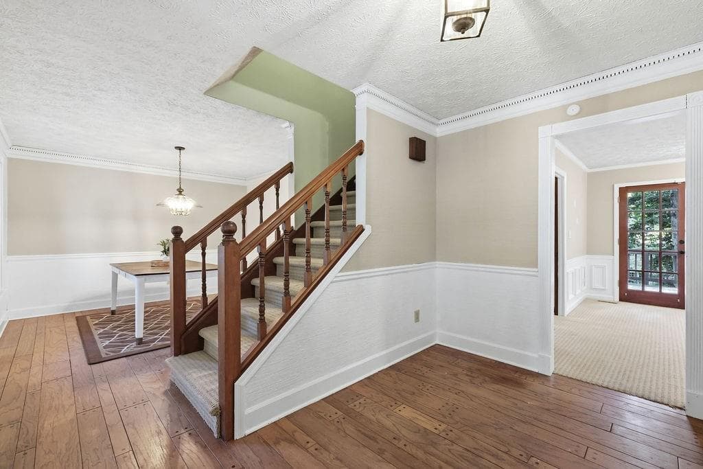 4 bedroom, 3 bathroom, 2,462 sq ft single family residence under contract at 3879 Winners Court, Marietta, GA 30062 — photo 3
