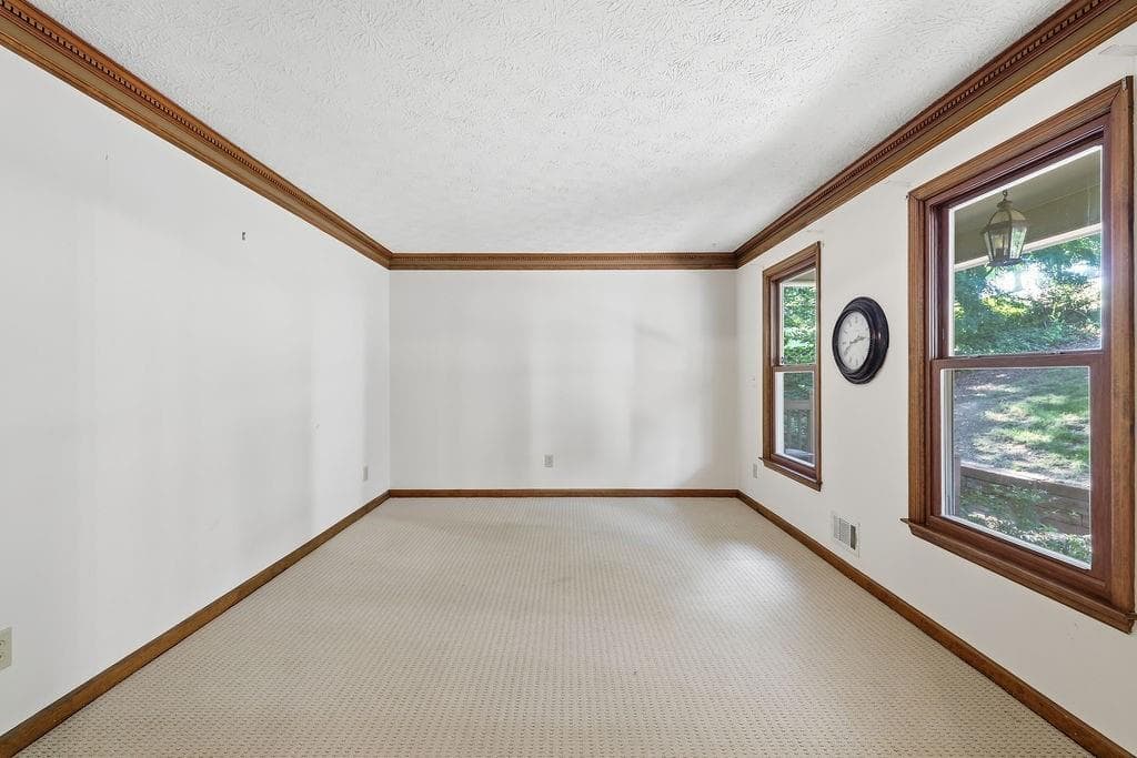 4 bedroom, 3 bathroom, 2,462 sq ft single family residence under contract at 3879 Winners Court, Marietta, GA 30062 — photo 8
