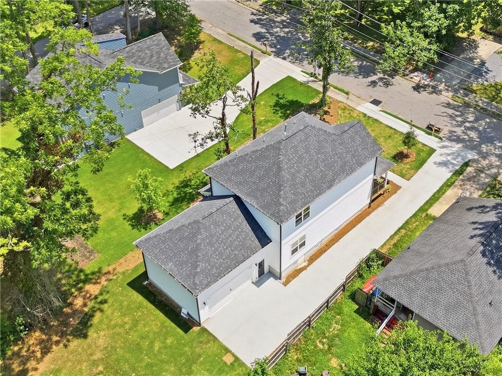 4 bedroom, 3 bathroom, 2,200 sq ft single family residence for sale at 229 Wynnwood Drive, Atlanta, GA 30310 — photo 2