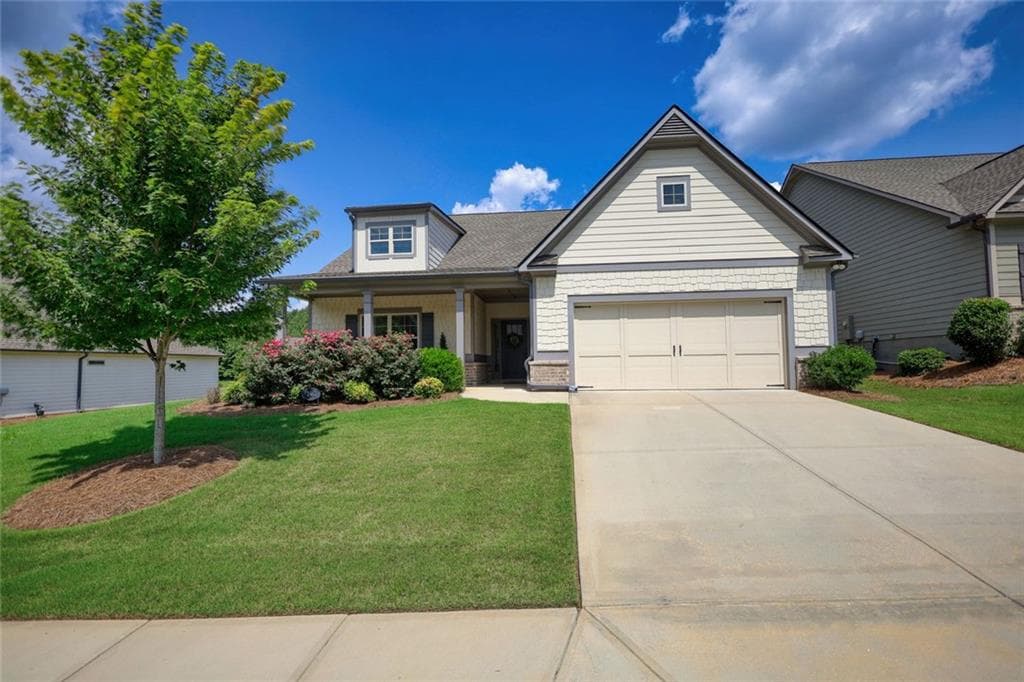 2 bedroom, 3 bathroom, 1,945 sq ft single family residence for sale at 301 Club Drive, Monroe, GA 30655 — photo 1 of 37