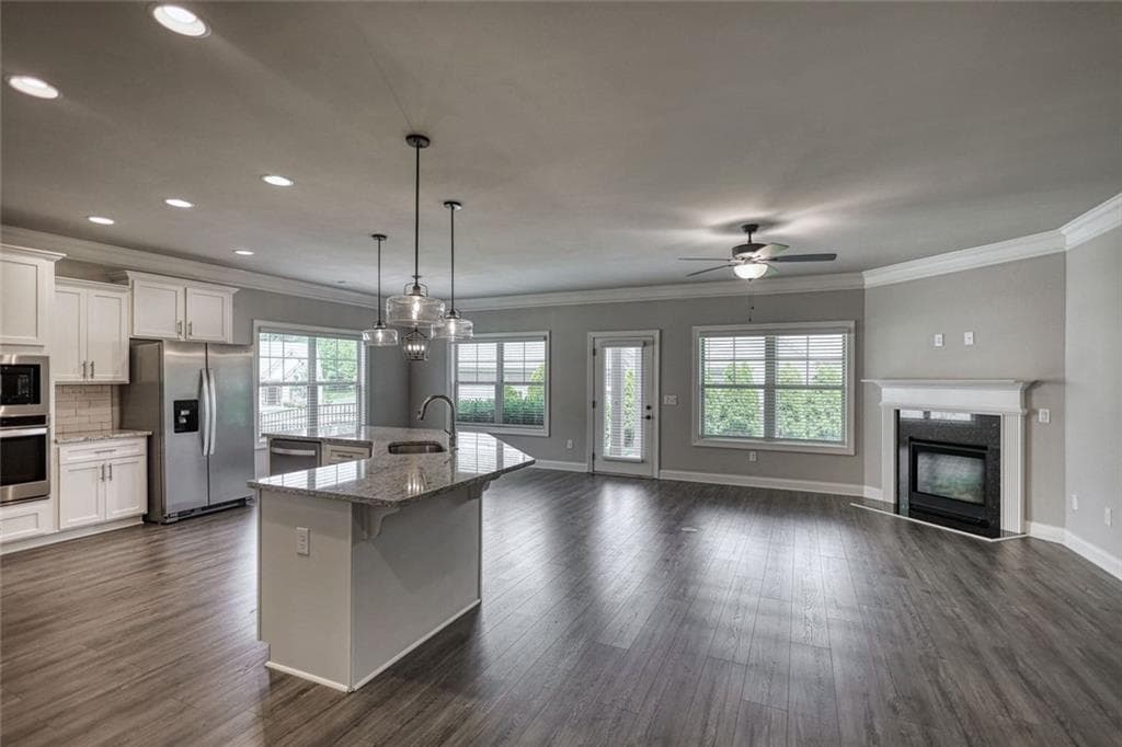 2 bedroom, 3 bathroom, 1,945 sq ft single family residence for sale at 301 Club Drive, Monroe, GA 30655 — photo 8