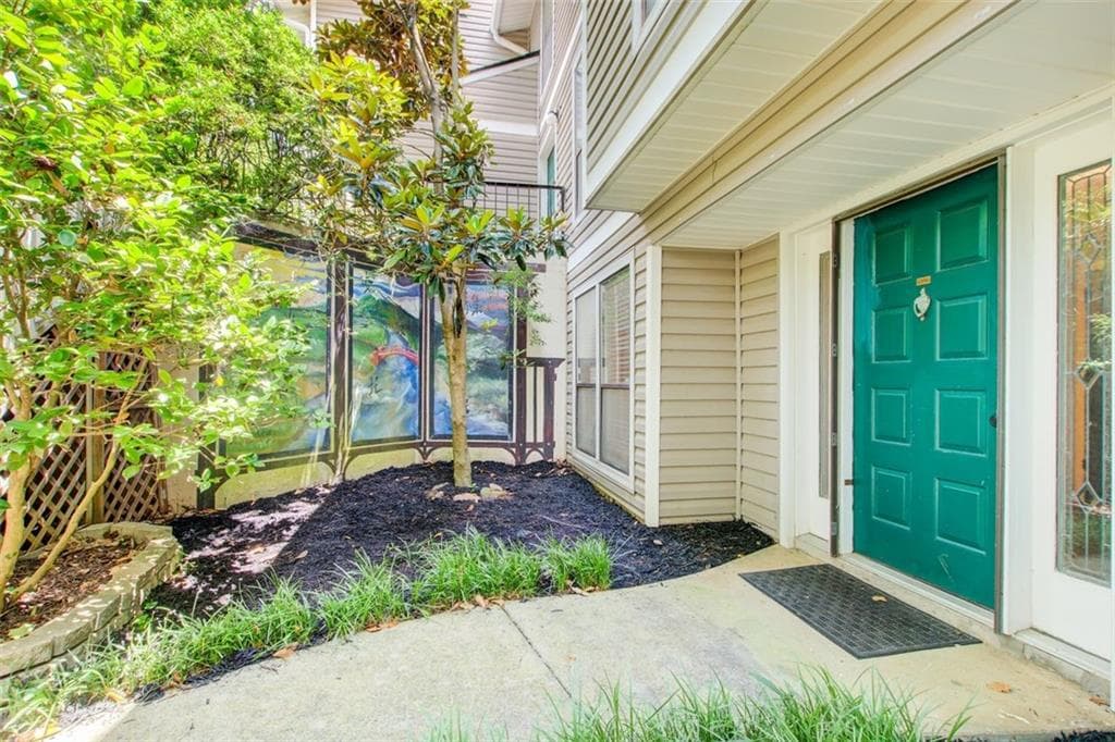 2 bedroom, 2 bathroom, 1,475 sq ft condominium for sale at 1306 Wynnes Ridge Circle, Marietta, GA 30067 — photo 2
