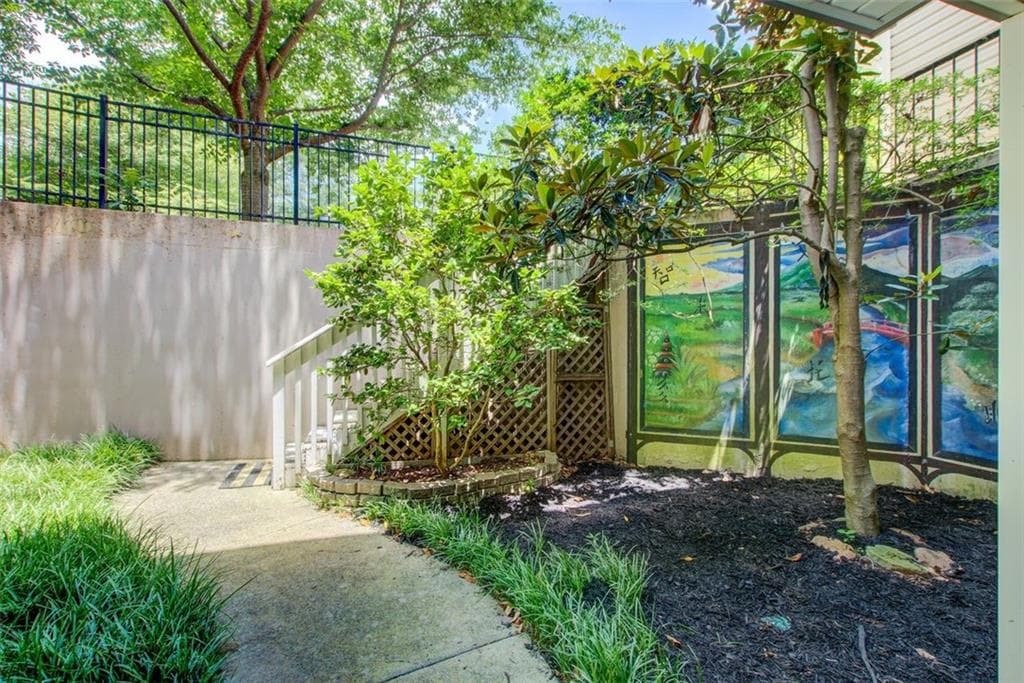 2 bedroom, 2 bathroom, 1,475 sq ft condominium for sale at 1306 Wynnes Ridge Circle, Marietta, GA 30067 — photo 3