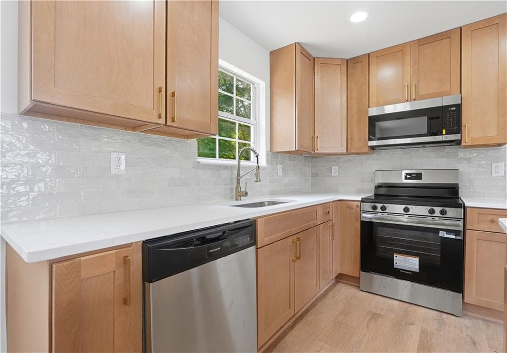 3 bedroom, 3 bathroom, 1,432 sq ft single family residence for sale at 2704 Field Spring Drive, Lithonia, GA 30058 — photo 9