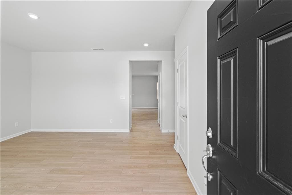 5 bedroom, 3 bathroom, 2,670 sq ft single family residence for sale at 3084 Orwell Drive, Gainesville, GA 30507 — photo 3