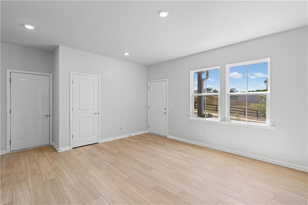 5 bedroom, 3 bathroom, 2,670 sq ft single family residence for sale at 3084 Orwell Drive, Gainesville, GA 30507 — photo 4