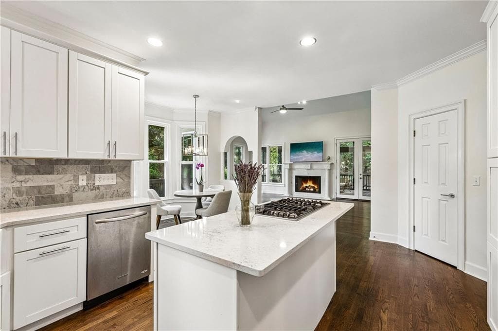 5 bedroom, 5 bathroom, 5,118 sq ft single family residence for sale at 796 Asheview Court, Marietta, GA 30068 — photo 9