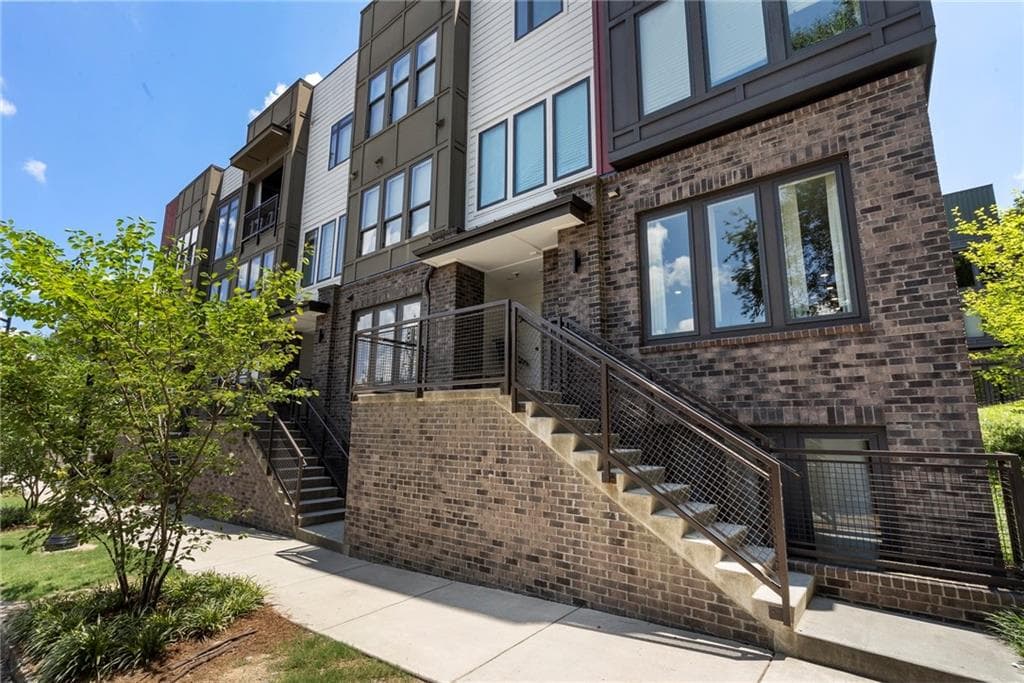 2 bedroom, 2 bathroom, 1,318 sq ft townhouse for rent at 371 Pratt Drive 207, Atlanta, GA 30315 for $3,200 a month — photo 2
